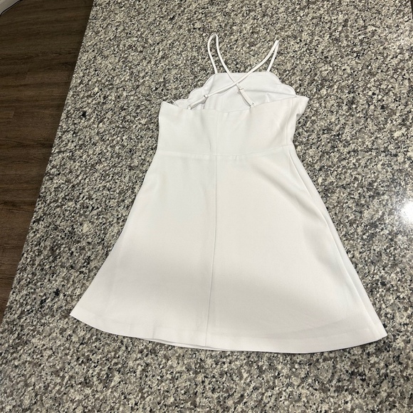 White Mini BCBG Dress Size 4 - Picture 3 of 3